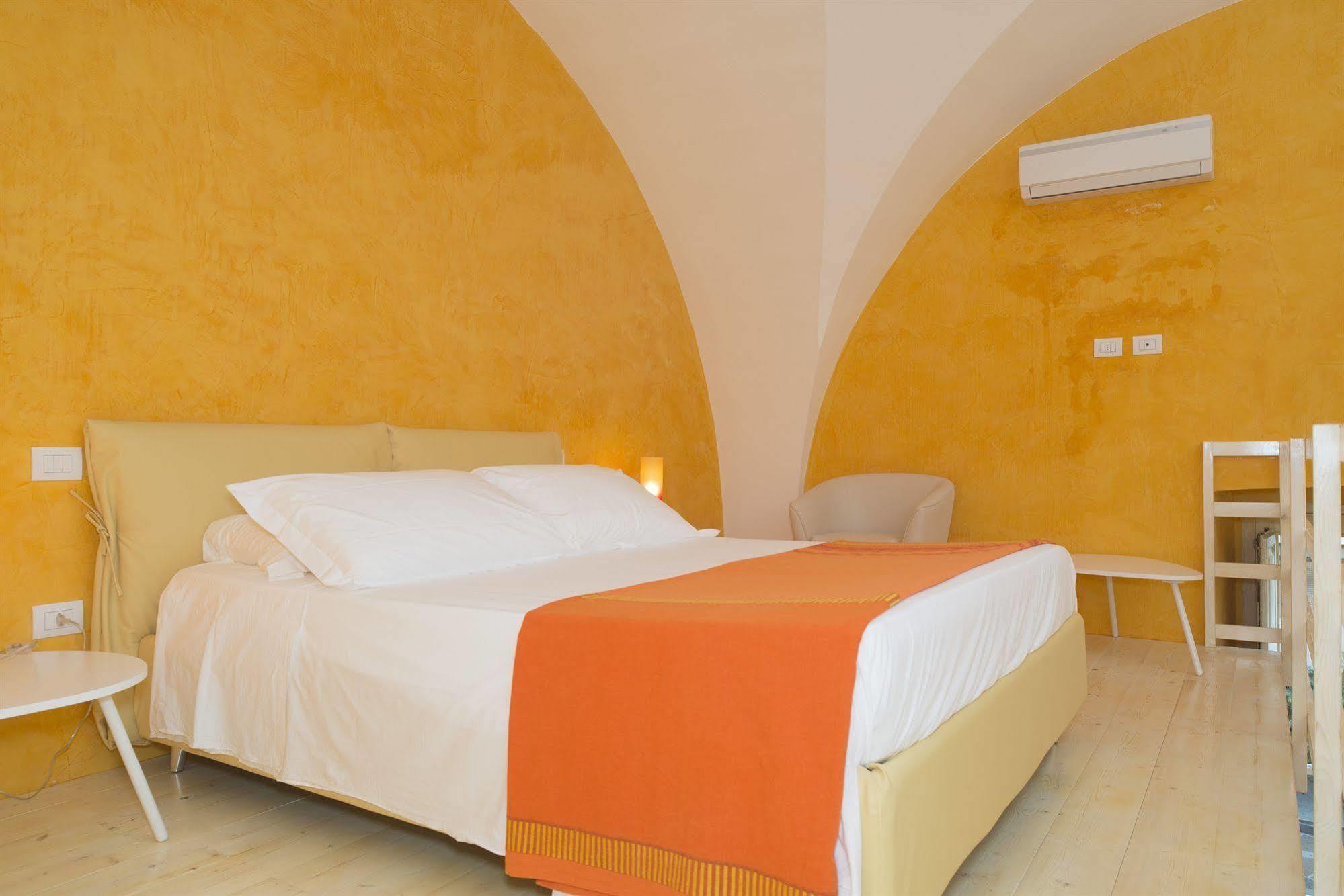 Relais Carlo V - Historical Palace 2*