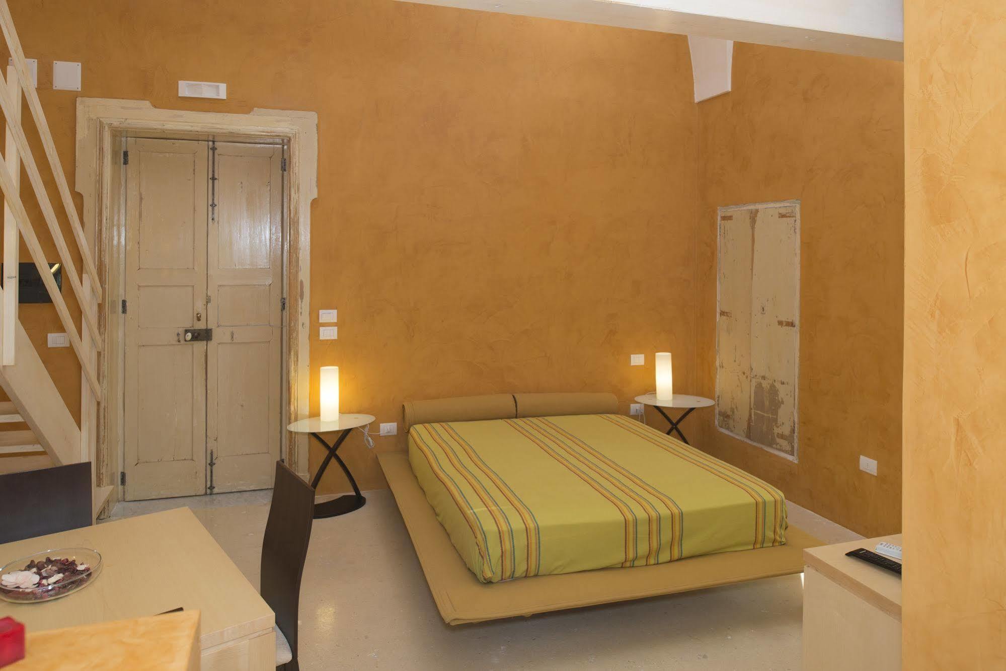 Relais Carlo V - Historical Palace 2*